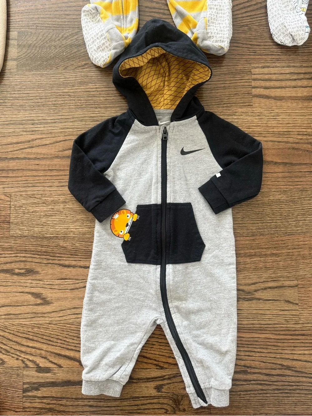 Nike Carter’s Baby Boy Bundle Footies Pajamas Christmas Pants Outfits 12 Months